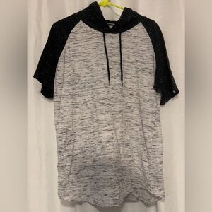 Navy Yard Men’s Gray and Black Short Sleeve Hoodie Size Large